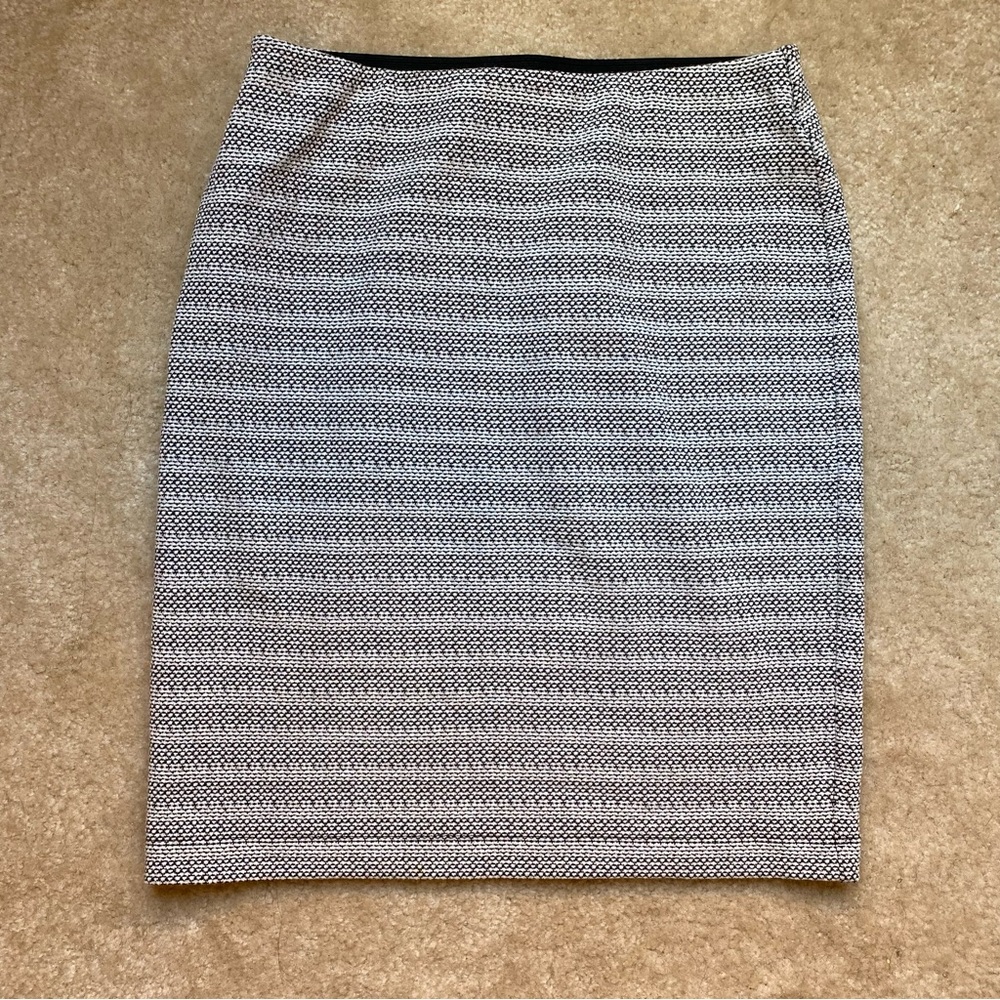 Ann Taylor Petite Tweed White and Black Print Pencil Skirt in Size XXS